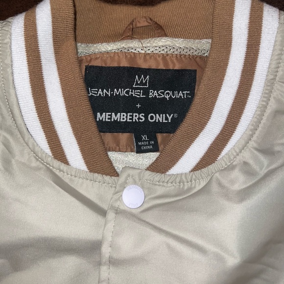 Members Only tan/brown Jean-Michel Basquiat Varsity style jacket XL NWT - Picture 3 of 7
